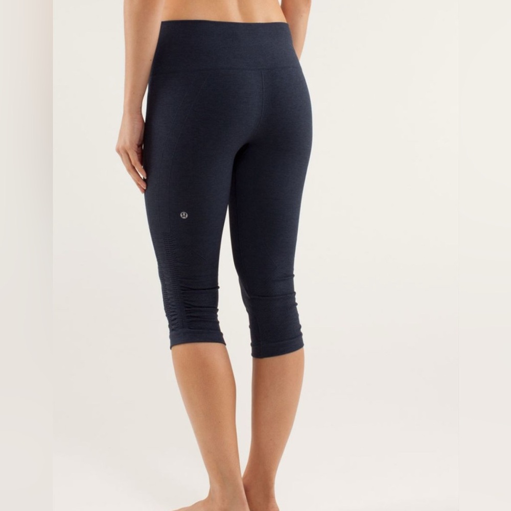 Lululemon In the Flow Crop II, size 6